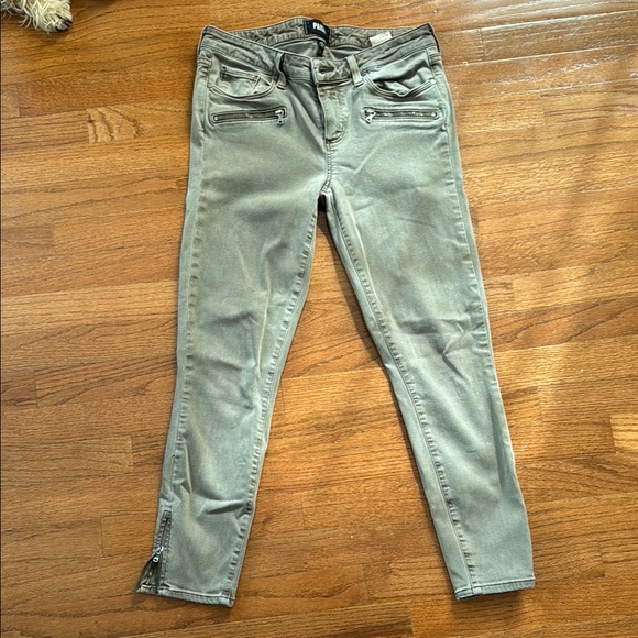 Paige Jane Zip Crop 28 - Picture 1 of 9